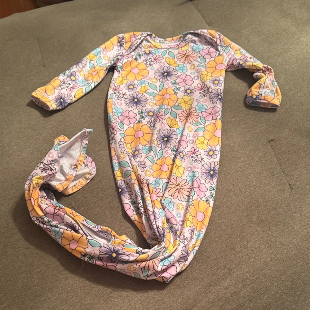 Boutique floral sleep gown 0-3 month